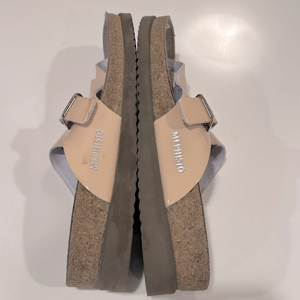 MEPHISTO HELEN Classics Sandals Tan/Beige patent with adjustable buckle - Picture 4 of 12